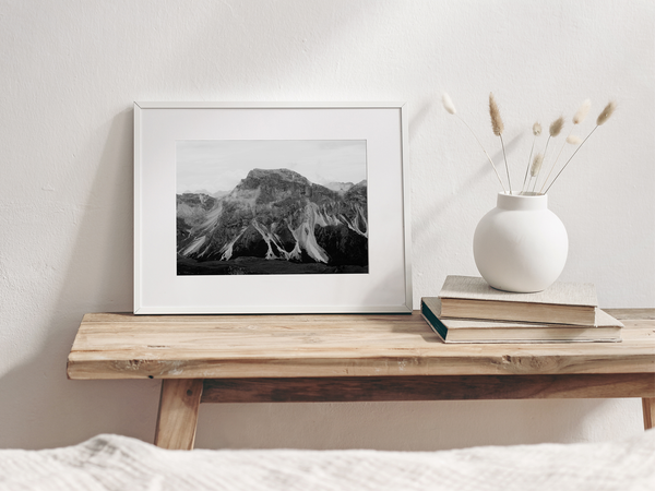 Dolomites Peaks | Italy, 2020 by Serena Morandi | DeCasa -ヨーロッパのアート＆ポスターセレクトショップ | インテリアアート | 写真 | フォトグラフィー | 海外ポスター | モダン | おしゃれポスター | イタリア | ドロミーティ | 自然 | モノクロ | 風景 | 山