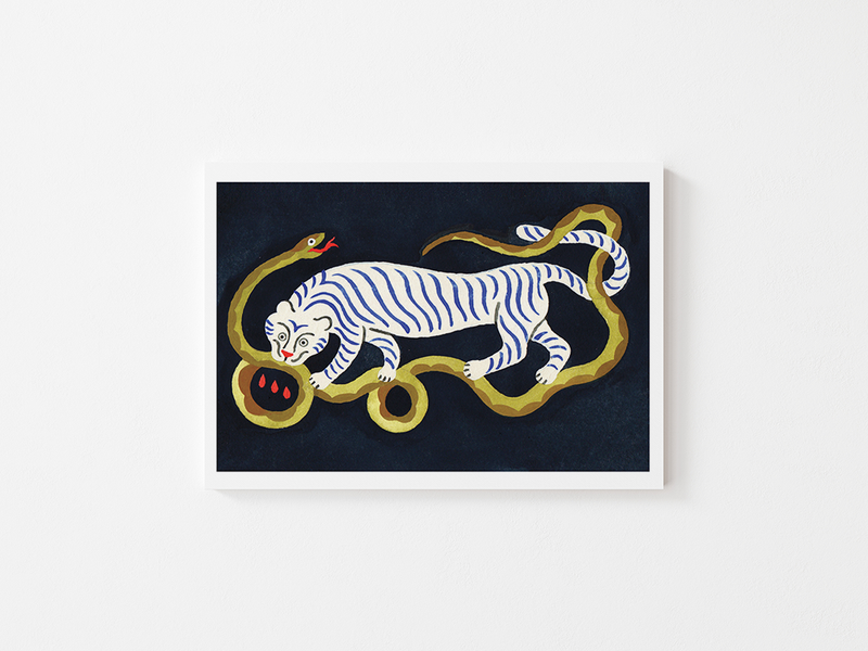 Tigre by Julie Brouant | DeCasa -ヨーロッパのアートポスターショップ | インテリアアート | カラフルアート | 海外ポスター | フランス | パリ | 動物 | トラ | ヘビ | アニマル | ホワイト | ブラック | 黄色 | おしゃれポスター | 可愛い