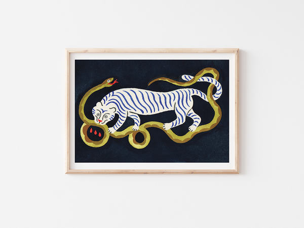 Tigre by Julie Brouant | DeCasa -ヨーロッパのアートポスターショップ | インテリアアート | カラフルアート | 海外ポスター | フランス | パリ | 動物 | トラ | ヘビ | アニマル | ホワイト | ブラック | 黄色 | おしゃれポスター | 可愛い