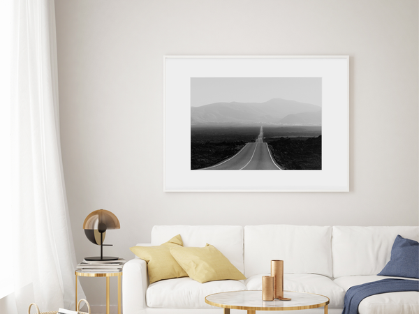 Endless Road (II), Lanzarote, 2021 by Serena Morandi | DeCasa -ヨーロッパのアート＆ポスターセレクトショップ | インテリアアート | 写真 | フォトグラフィー | 海外ポスター | モダン | おしゃれポスター | スペイン | カナリア諸島 | ランサローテ島 | 自然 | モノクロ | 風景
